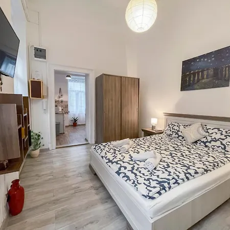 Free Parking, Downtown Near New York Cafe Budapest