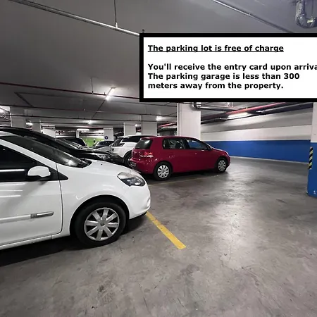 Free Parking, Downtown Near New York Cafe Apartment