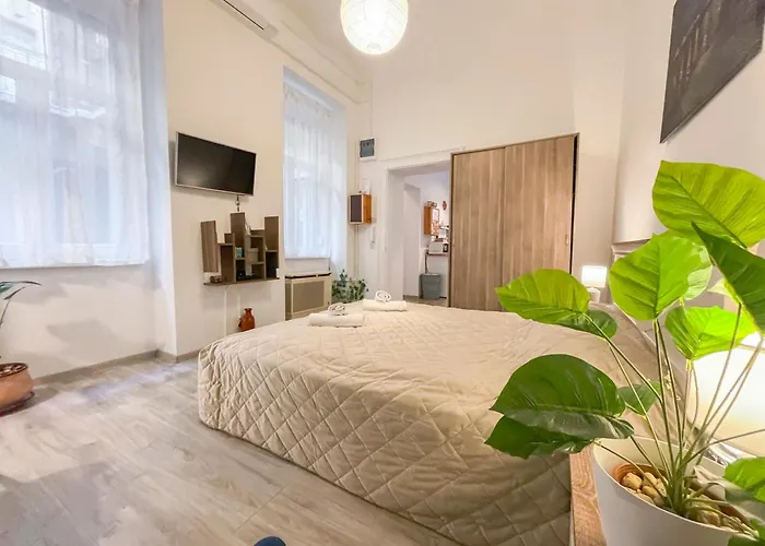 Downtown Near New York Cafe