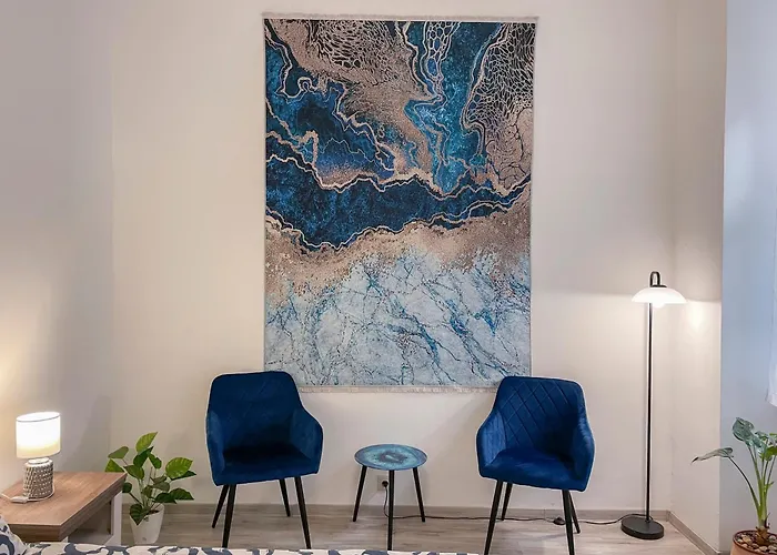 Downtown Near New York Cafe *